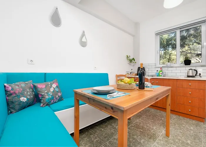Small Patak House
